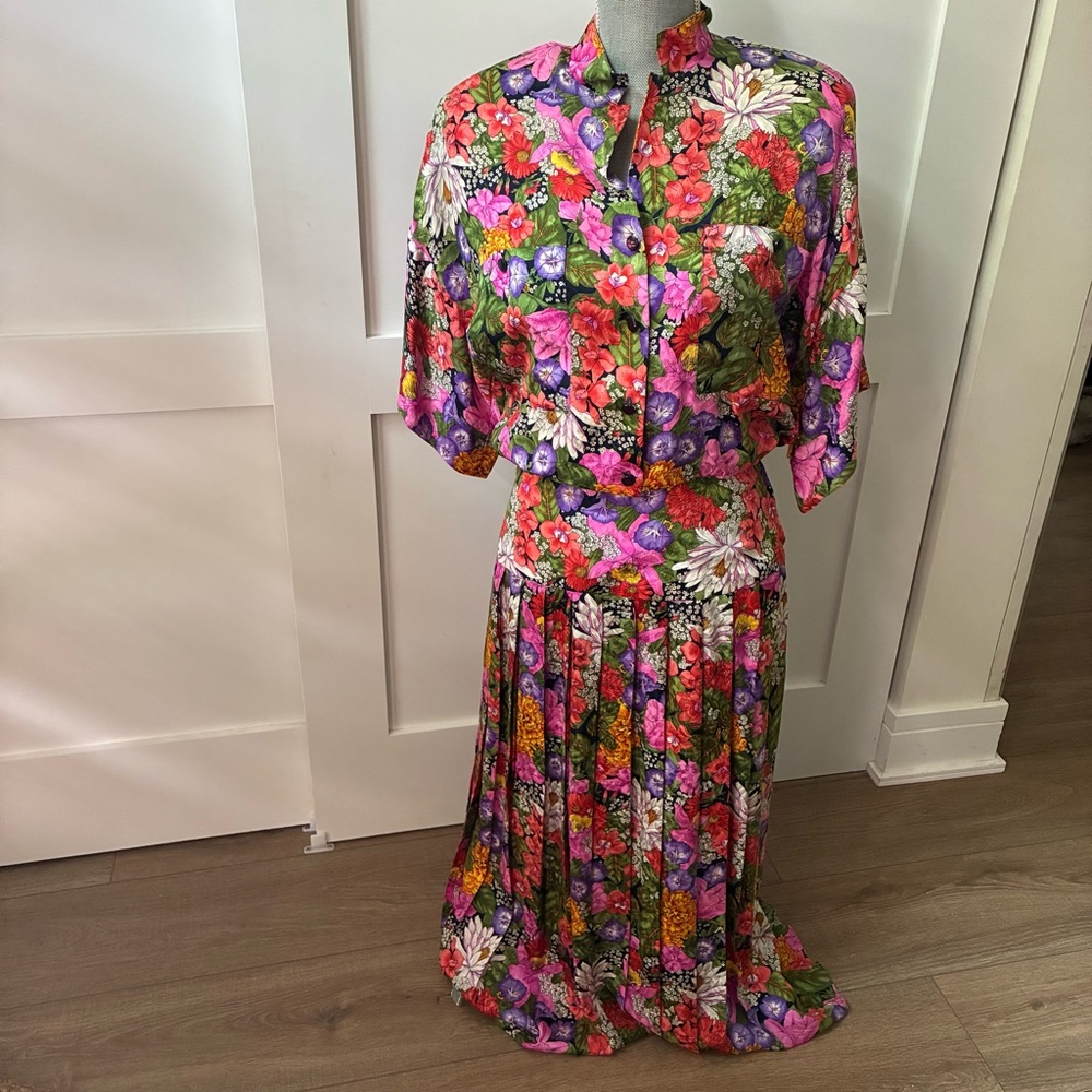 Vintage silk Neiman Marcus Pink and Red Pleated Midi Skirt Resort Wear